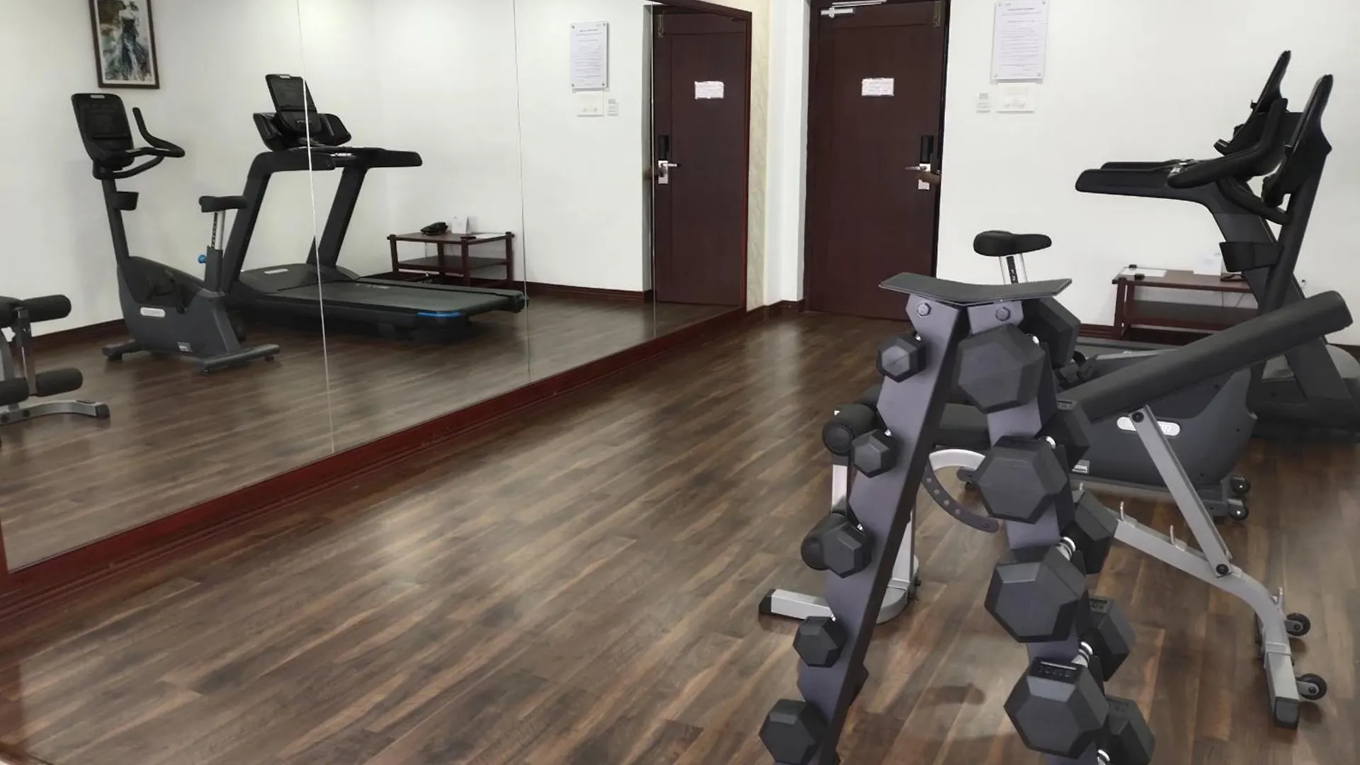 מלון מונאר Issacs Residency