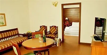 מלון מונאר Issacs Residency