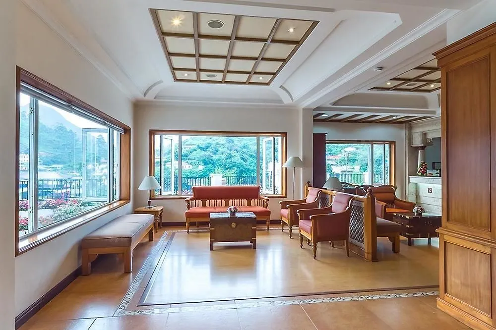 מלון מונאר Issacs Residency